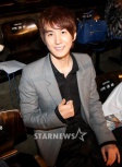 uAEL(U-KISS)vʐ^